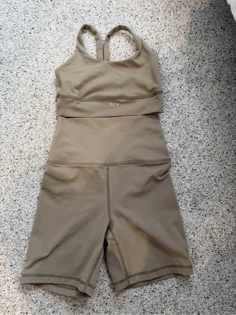SET Active Two-Piece Seamless Sports Bra & Bike Shorts in Olive